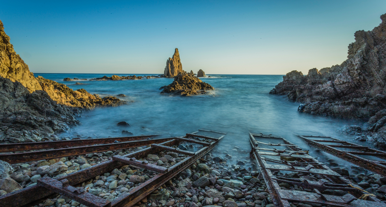 ALÓJESE EN AVENT VERAHOTEL Y EXPERIMENTE LA MÍSTICA COSTA ANDALUZA